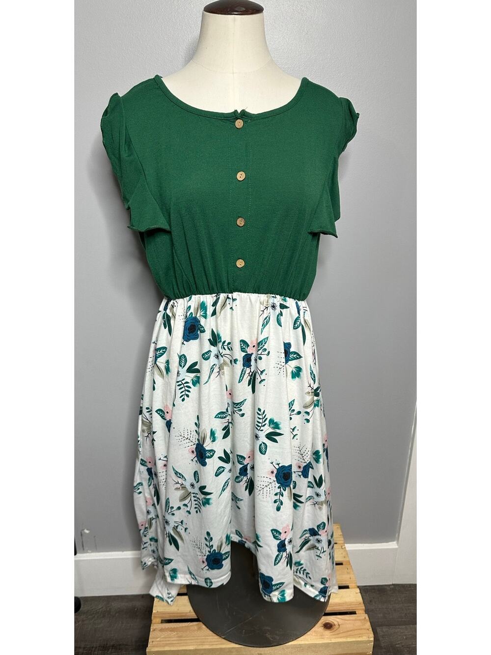 Chicmatchy Green White Floral High Low Dress Front Buttons Back Tie Size Large
